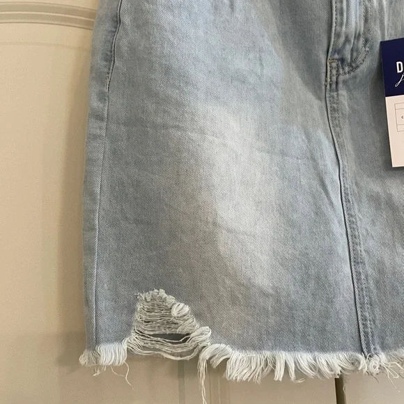 NWT YMI dream denim mini skirt. Light wash color. - Picture 4 of 11